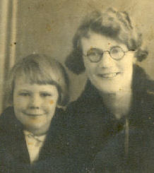 Photo of Blitz victims Annie Audrey Roberts and her daughter Annie Patricia
